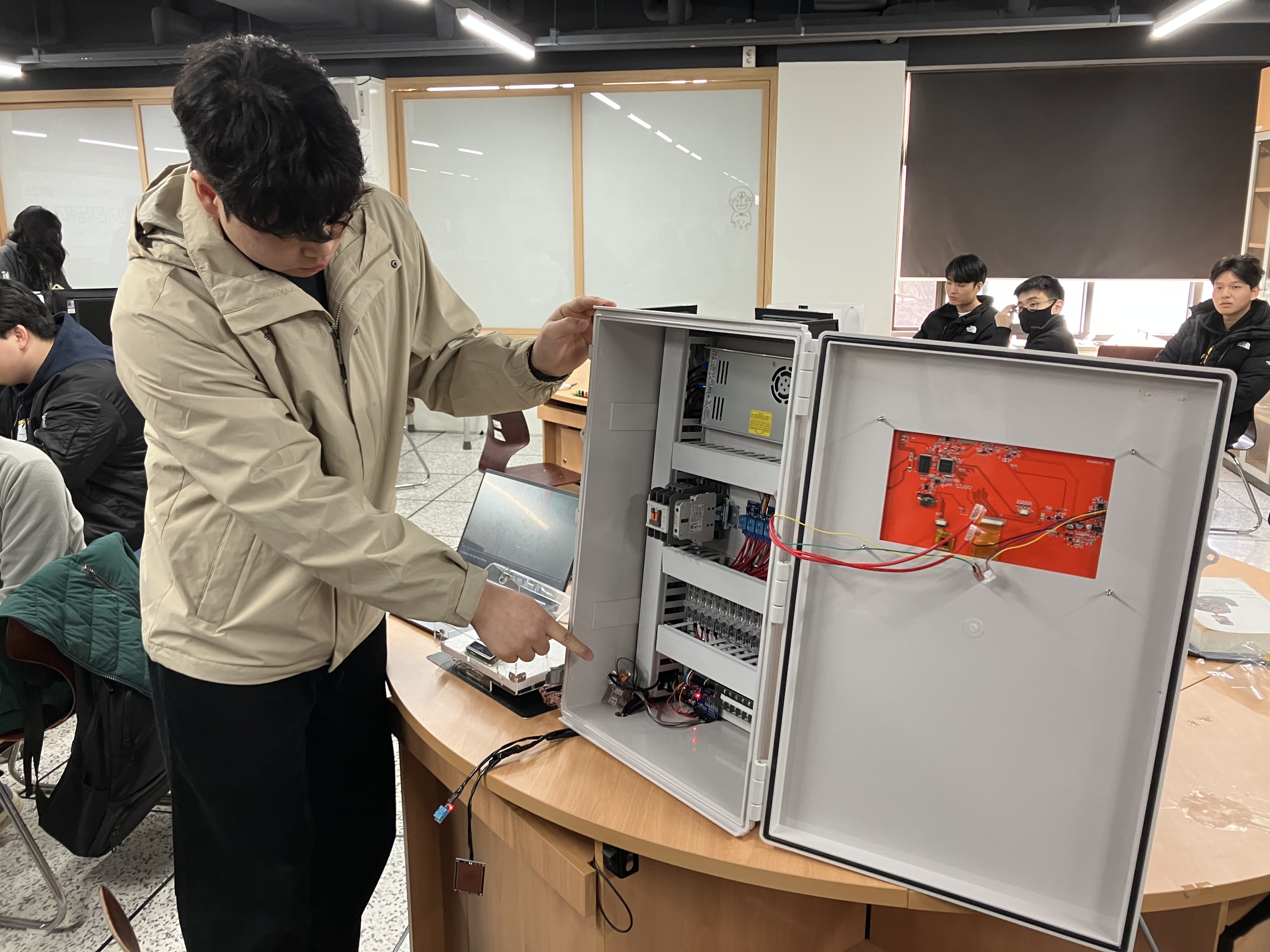 전기전자공학과 제35회 졸업작품전시회 개최 게시글의 4 번째 이미지