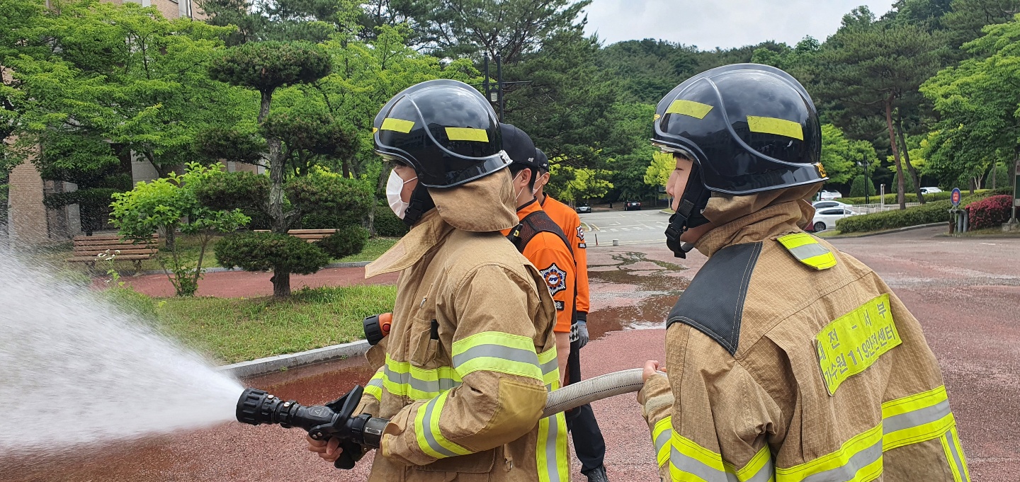 2022-1 화재진압론(12분반) 수업 소방차 실습 게시글의 4 번째 이미지
