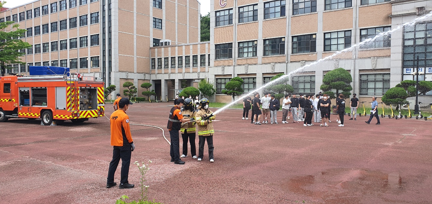 2022-1 화재진압론(12분반) 수업 소방차 실습 게시글의 9 번째 이미지