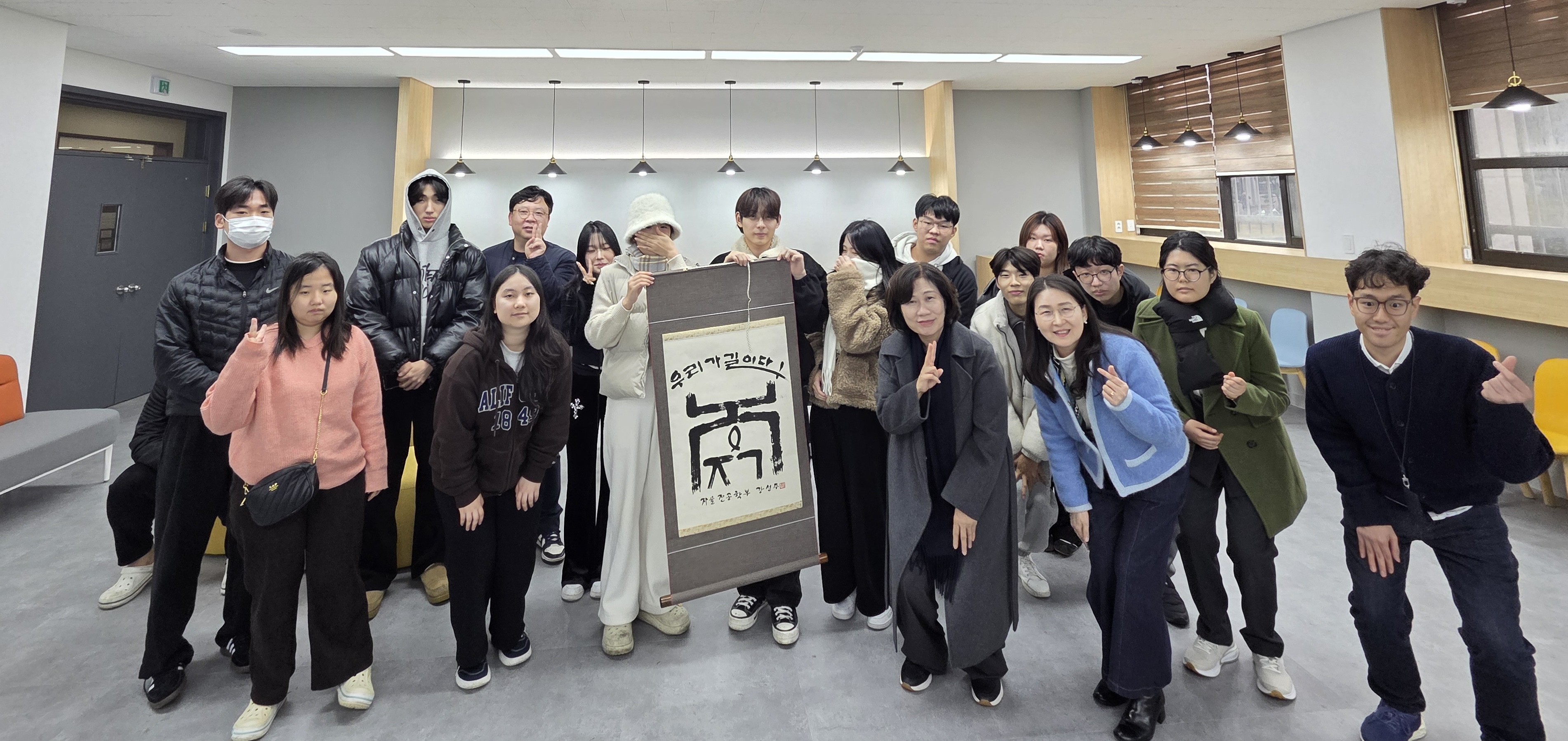 25-2학기 이모저모 : 학술발표대회 & 손글씨 쓰기 게시글의 3 번째 이미지