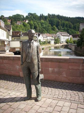 Kurt Tassotiti의 Hesse 동상 이미지