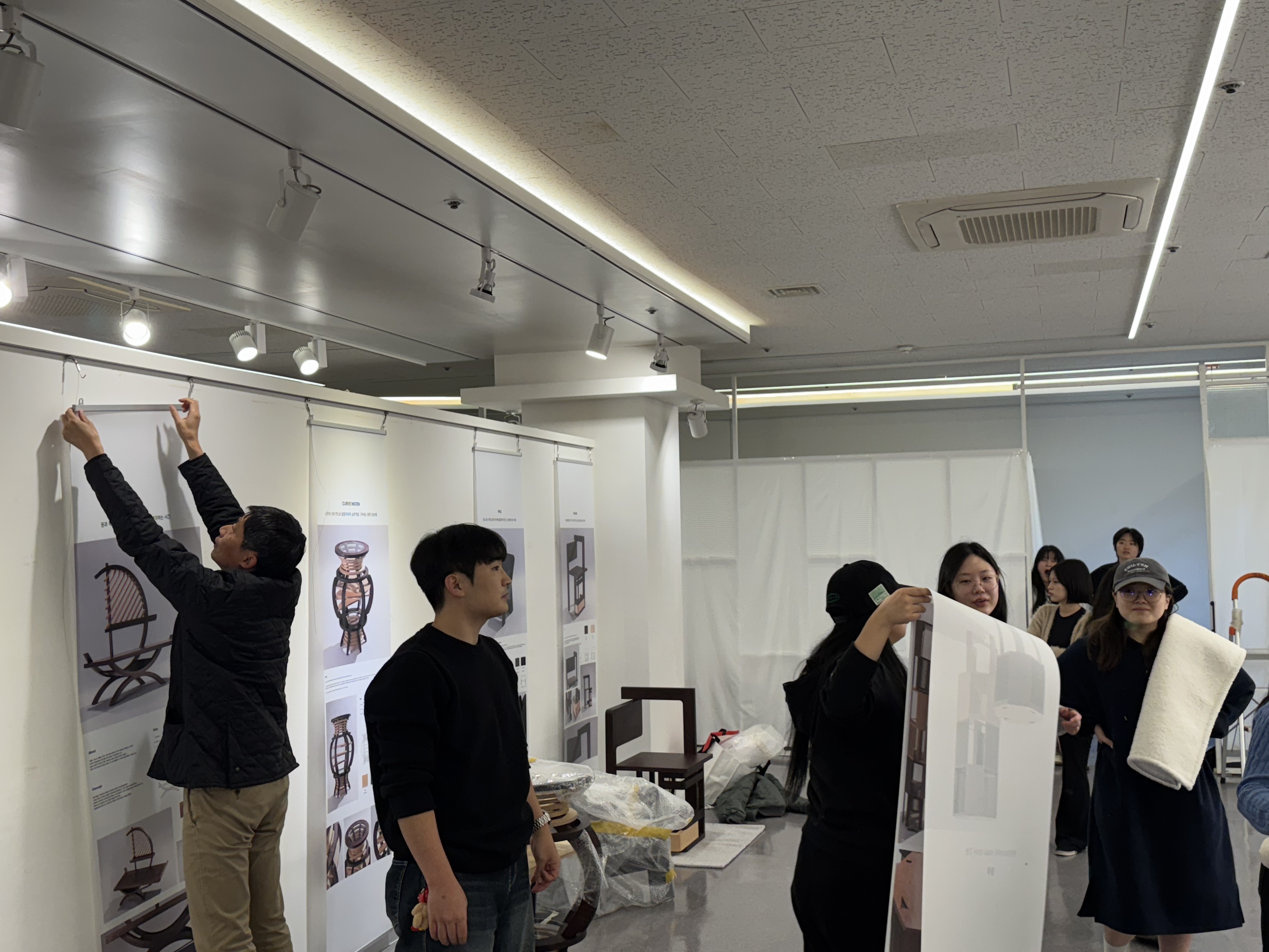 2025학년도 제45회 산업디자인학과 졸업작품전시회 게시글의 4 번째 이미지