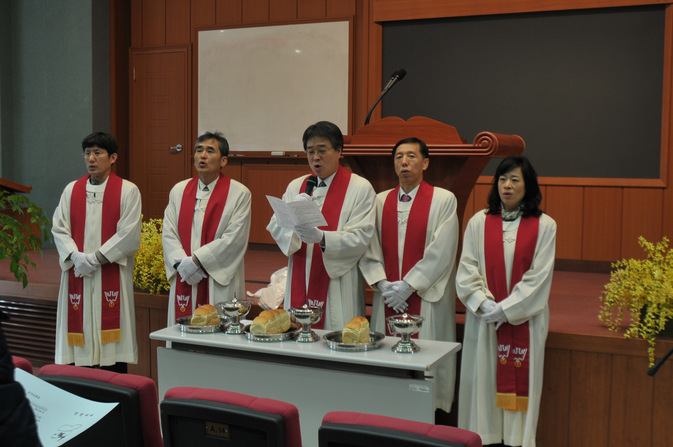 2012_03_07 1주차 개강성찬예배 게시글의 4 번째 이미지