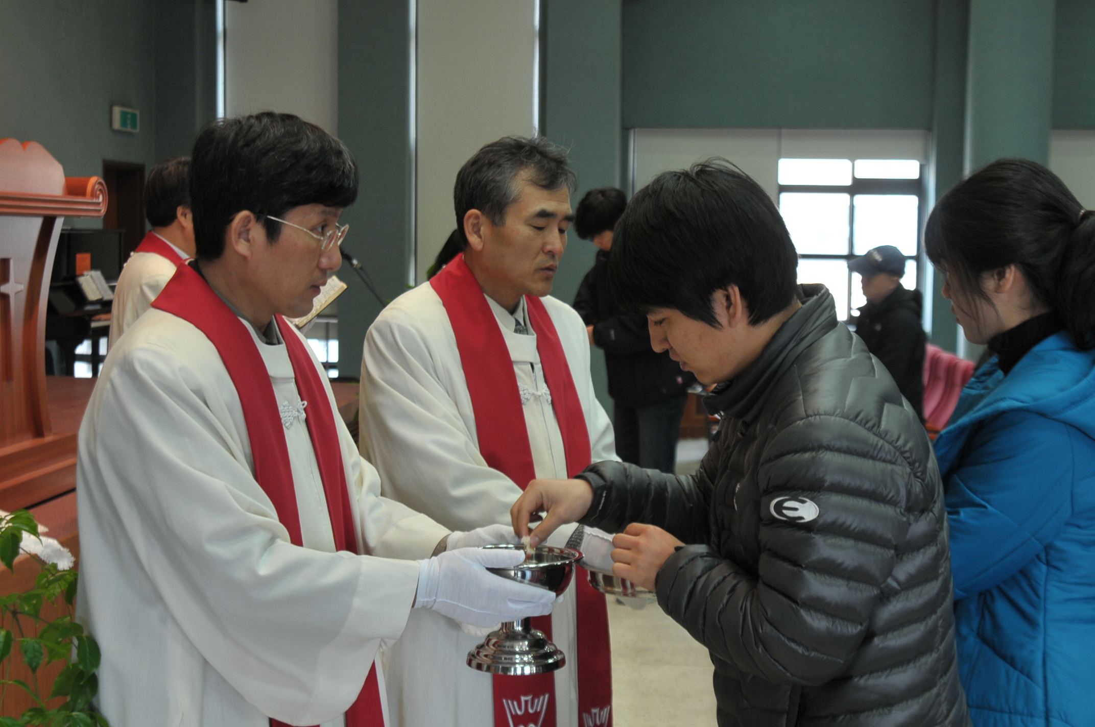 2012_03_07 1주차 개강성찬예배 게시글의 6 번째 이미지