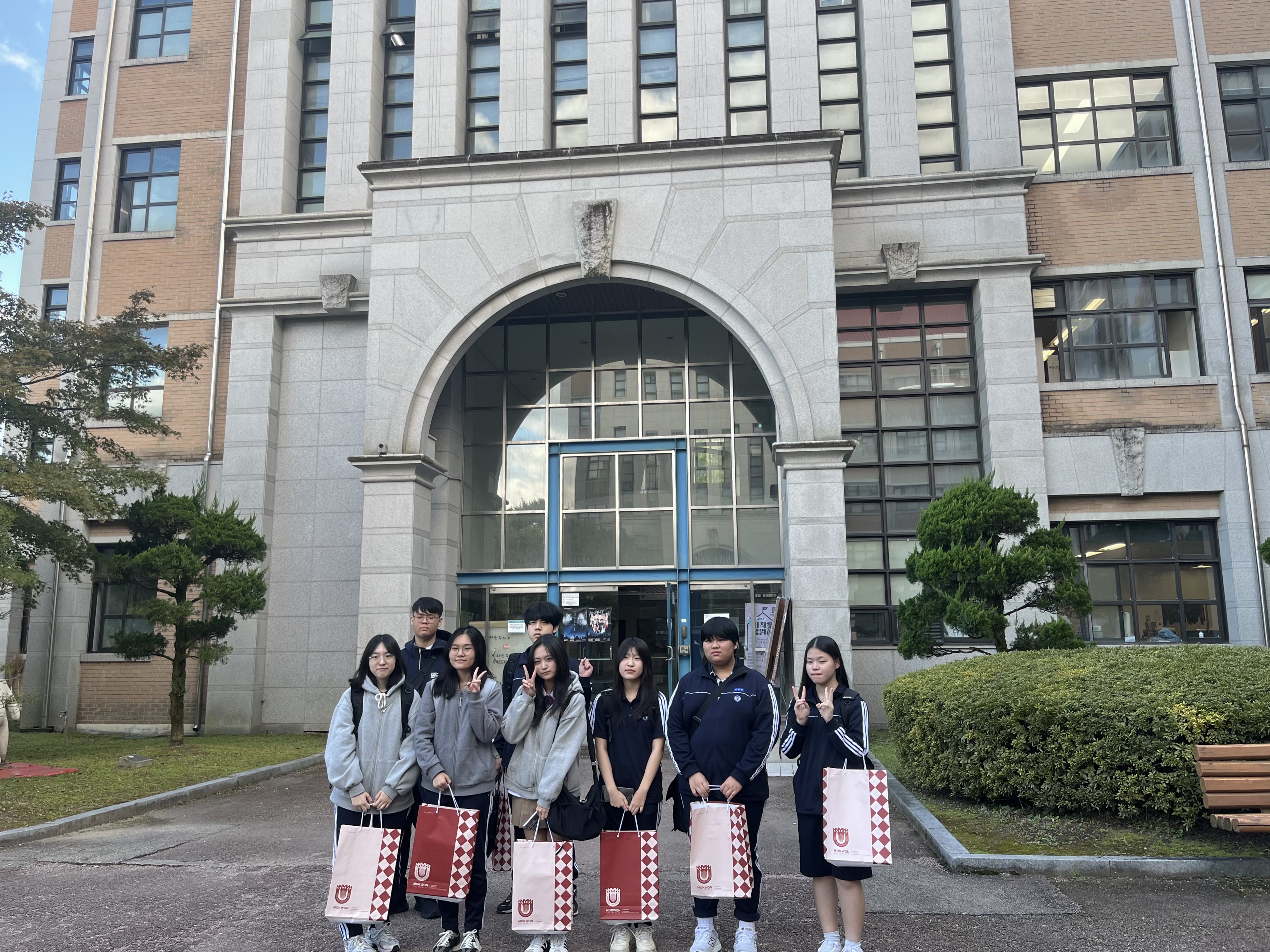 2025학년도 대전도안고등학교 시각커뮤니케이션디자인학과 견학 및 수업 참관 게시글의 1 번째 이미지