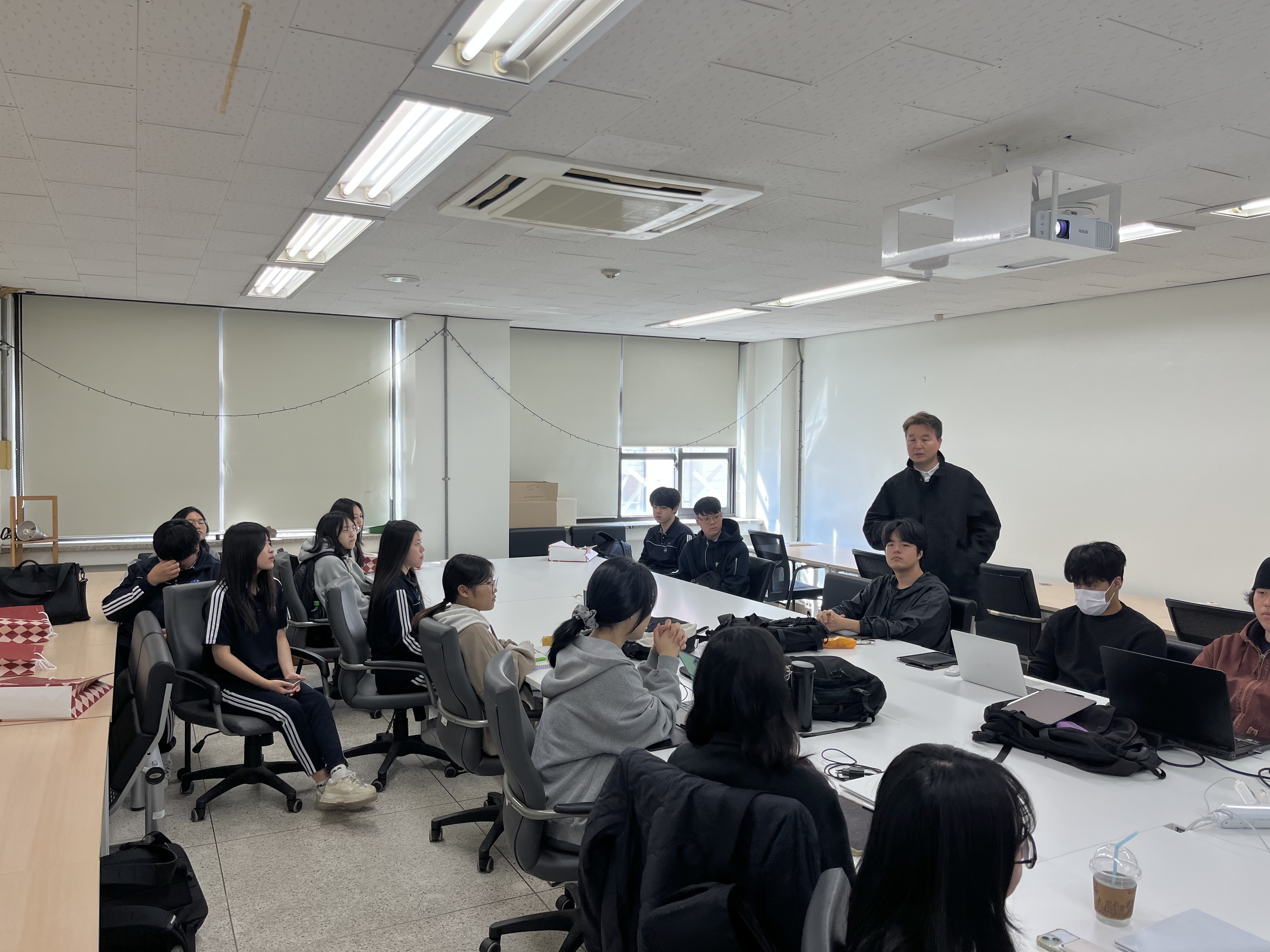 2025학년도 대전도안고등학교 시각커뮤니케이션디자인학과 견학 및 수업 참관 게시글의 4 번째 이미지